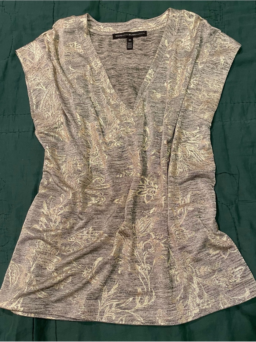 White House Black Market Gray V‑Neck Short Sleeve Floral Top
